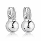 Brinco Argola Prata Feminino com Zircônias e Pingente Esfera Lisa Fecho Click