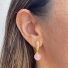 Brinco Banhado em Quartzo Rosa com Base Oval em Metal