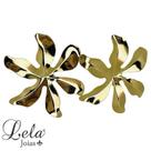 Brinco chapa flor com texturas folheado em ouro 18k Brinco chapa flor com texturas folheado em ouro 18k