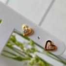 Brinco Coração Vazado com Ponto de Luz - Pequeno - Folheado a Ouro 18K Brinco Coração Vazado com Ponto de Luz - Pequeno - Folheado a Ouro 18K