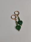 Brinco coração verde pedra natural jade