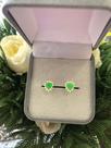 Brinco cravejado com pedra natural jade e zircônias em ouro 18k