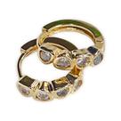 Brinco de Argola Fina Dourada com Pedras Folheado 18K