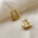 Brinco de argola triangular 2,1cm detalhe cravejada cristal banhado a ouro 18k