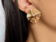 Brinco de Chapa Redonda Grande Folheado a Ouro 18k