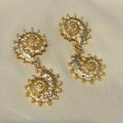 Brinco de Concha Caracol Dourado em Metal