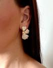 Brinco de flor com zircônia banhado a ouro