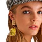 Brinco Feminino Delicado Quadrado Dourado Textura Amarelo
