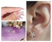Brinco Flor Em Zirconias Semi Joia Folheada Em Ouro 18k