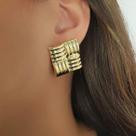 Brinco Formas Quadrado com Detalhes Banhado a Ouro