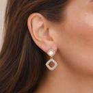 Brinco Losango Cravejado com Madrepérola Banhado a Ouro 18K