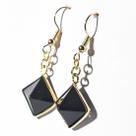 Brinco Mini Pirâmide Pedra Obsidiana Negra Anzol Dourado
