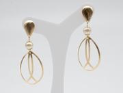 Brinco Navete Estilizado com Pérola e Base Oval Banhado em Ouro 18K
