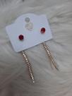 Brinco ponto vermelho com strass