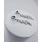 Brinco raio cravejado com micro zircônia banhado a rhodium Brinco raio cravejado com micro zircônia banhado a rhodium