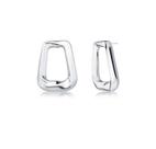Brinco retangular vazado acetinado