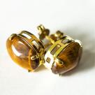 Brinco Topinho Cabochão Oval Pedra Olho de Tigre Dourado Brinco Topinho Cabochão Oval Pedra Olho de Tigre Dourado