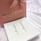 Brinco Trevo Rosé Argolinha com Pingente de Cobra