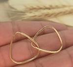 Brinco triangular ouro 18 k