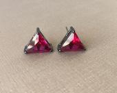 Brinco triangulo vermelho rn Brinco triangulo vermelho rn
