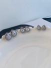 Brincos de base Ponto de luz modelo gota cravejado de Strass a Prata