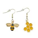 Brincos de metal banhado a ouro em estilo cartoon Bee and Honeycomb