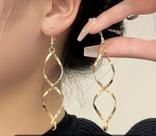 Brincos em Espiral Banhados a Ouro 18k Modernidade e Elegância
