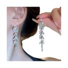Brincos Femininos com Strass e Folhas - Design Requintado com Borla