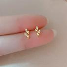 Brincos Folha Minimalista MicroCravejada Zirconia Banho Ouro 18k Delicada Luxo Casual