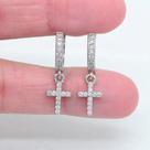 Brincos gancho banhado a ouro branco com Zirconias crucifixo