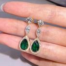 Brincos Pendurados de Zircônia Cúbica - Dourado, Verde e Branco - Joias para Casamento Brincos Pendurados de Zircônia Cúbica - Dourado, Verde e Branco - Joias para Casamento