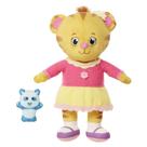 Brinquedo de pelúcia Daniel Tiger's Neighborhood Talking Baby Margaret