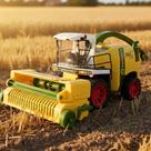 Brinquedo Divertido a Frição Colhetadeira Trator Harvesters Max 30cm Cor:Bege