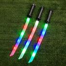 Brinquedo Espada Ninja Katana Luminosa Grande Samurai Ideal para Cosplay com Luz e Som Interativo Fã de Cultura Japonesa Colecionável ou Decorativo Brinquedo Espada Ninja Katana Luminosa Grande Samurai Ideal para Cosplay com Luz e Som Interativo Fã de Cultura Japonesa Colecionável ou Decorativo