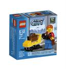 Brinquedo LEGO Traveler 7567 com 1 minifigura, carrinho e 2 malas