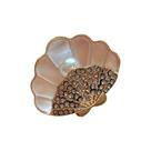 Broche Concha com Pérola Central e Detalhes em Strass Broche Concha com Pérola Central e Detalhes em Strass