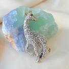 Broche Girafa Dourada com Pedras