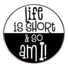 Broche Life is Short & So Am I Motivational Quote Lapel Pi Broche Life is Short & So Am I Motivational Quote Lapel Pi