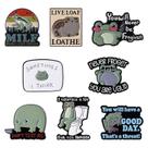 Broche Pins Cartoon Frog com design de citação em liga verde