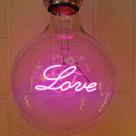 Bulbo led filamento 3w rosa com escrita love”