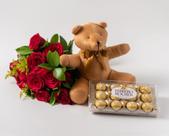 Buquê de 12 Rosas Vermelhas, Pelúcia e Chocolate