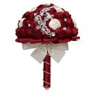 Buquê de casamento de noiva com rosas de cetim vermelhas com cristais e pérolas