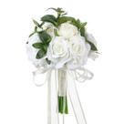 Buquê de casamento de noiva, rosas brancas de seda sintética e vegetação