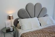 Cabeceira Casal Pétalas Luxo Estofada - Veludo Cinza - 140x70cm Cabeceira Casal Pétalas Luxo Estofada - Veludo Cinza - 140x70cm