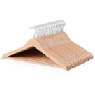 Cabides de roupa Amazon Basics Wood Suit, pacote com 30 unidades naturais