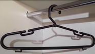 Cabides Extra Grande 49 cm Grosso Reforçado de 12 MM Preto Kit 10 Unidades Cabides Extra Grande 49 cm Grosso Reforçado de 12 MM Preto Kit 10 Unidades