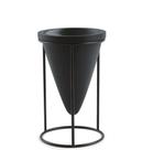 Cachepot preto em cimento com suporte em metal g