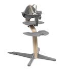 Cadeira alta Stokke Nomi Grey/Natural com conjunto de bebê de 6 a 24 meses