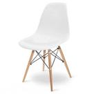 Cadeira Charles 1102 em Polipropileno e Base Madeira OR Design Cor Branco Cadeira Charles 1102 em Polipropileno e Base Madeira OR Design Cor Branco