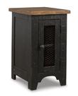 Cadeira, mesa lateral, design exclusivo de Ashley Valebeck